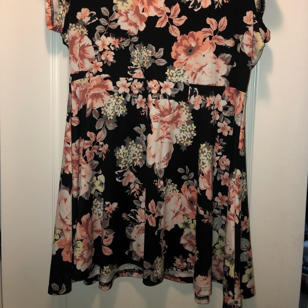 Dress - Picture 2 of 4